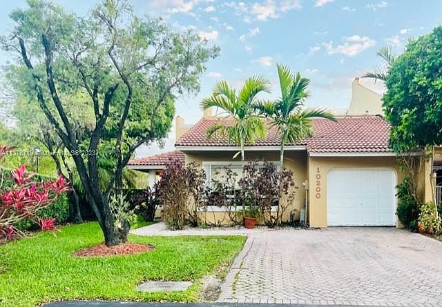 1st image of 10200 NW 51st Ter
