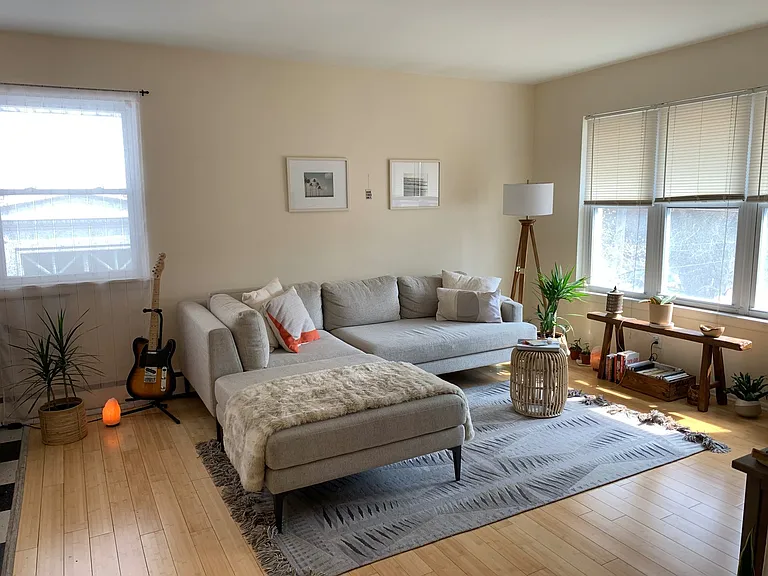 1004 E Pleasant St — Photo 2