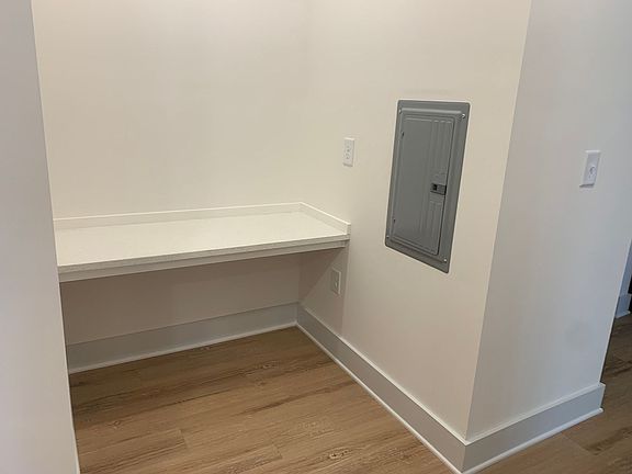 5th image of 3515-302 Markland Dr