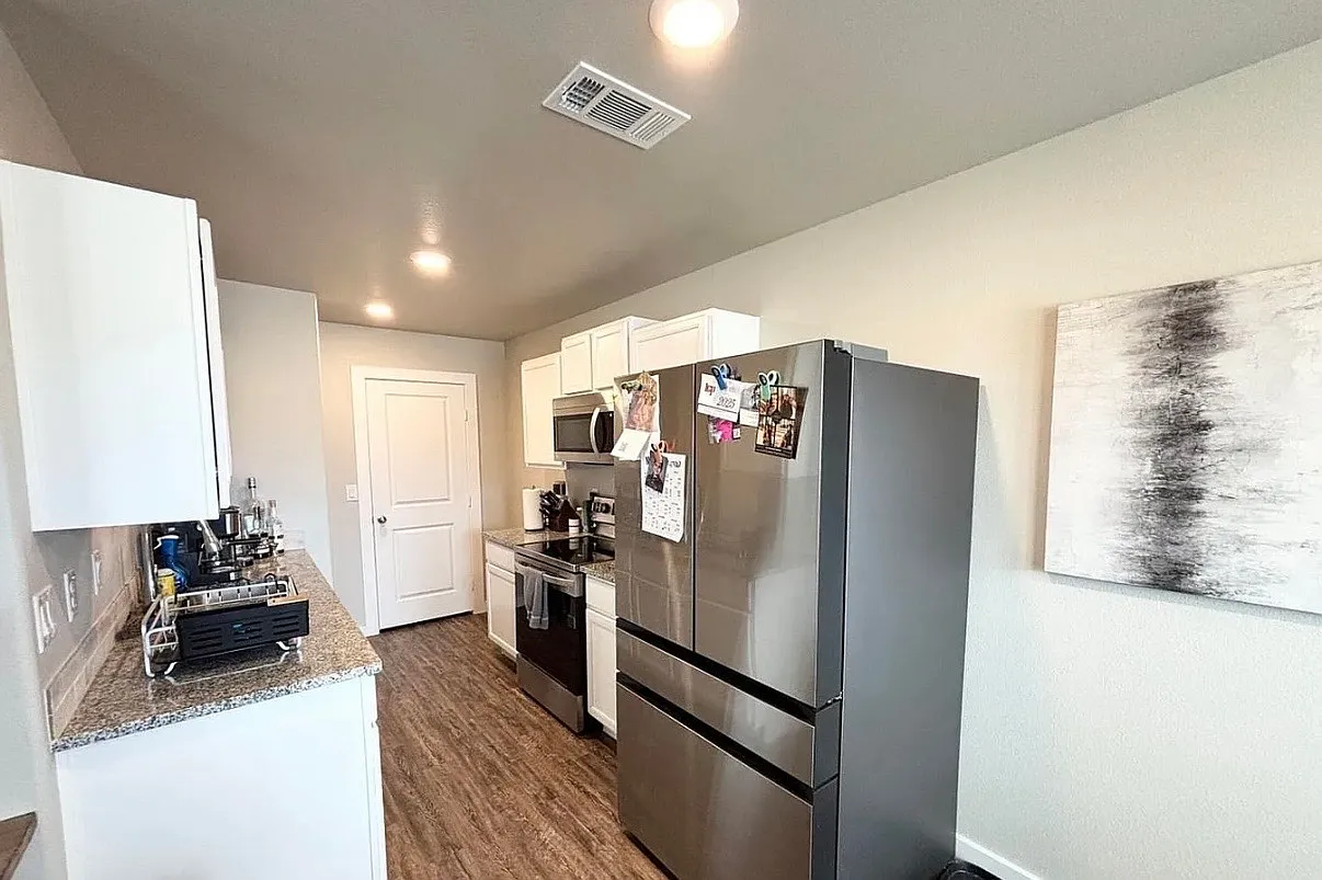3 bed, 1120 sqft, $1,550 — Photo 1