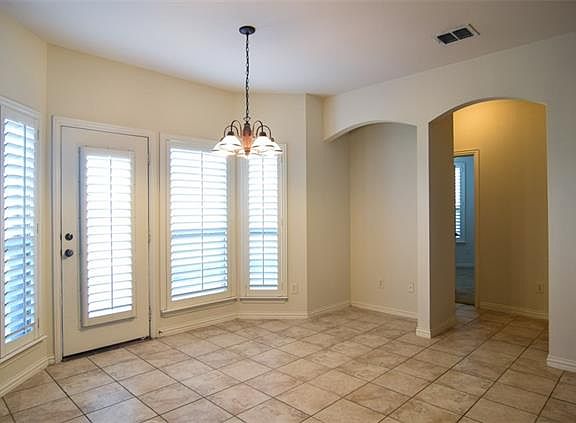 5th image of 2813 Pioneer Dr
