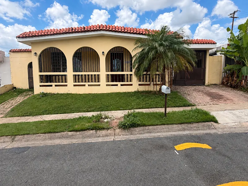 1024 Calle Margarita Urb Round Hls