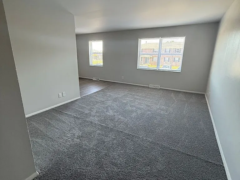 Fairmont Apartments — Photo 10