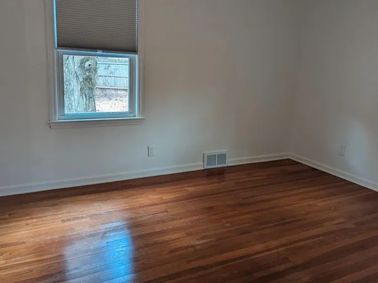750 Elm Ct — Photo 14