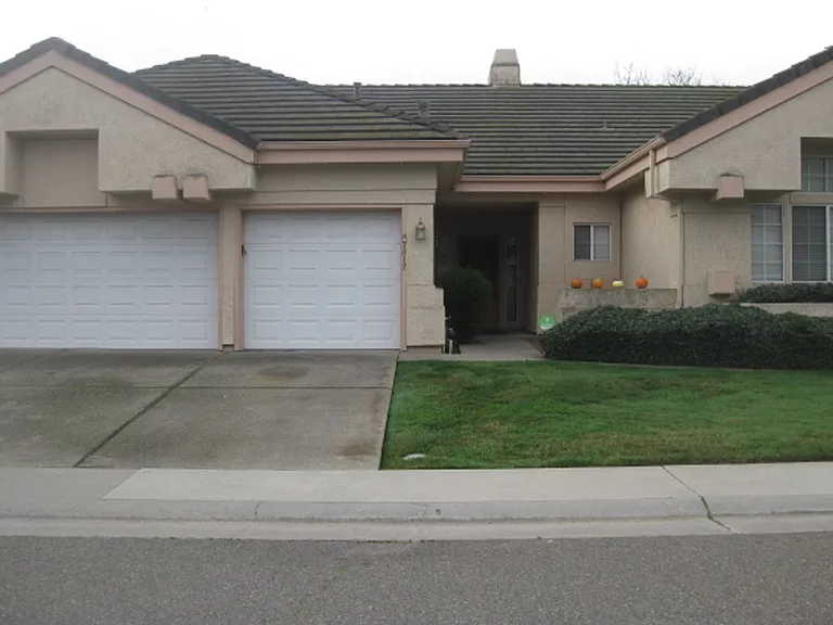 7812 Bardswell Ct — Photo 1