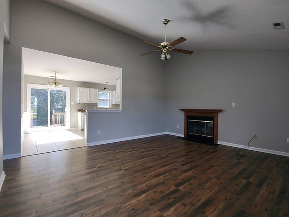 4th image of 214 Glenwood Dr