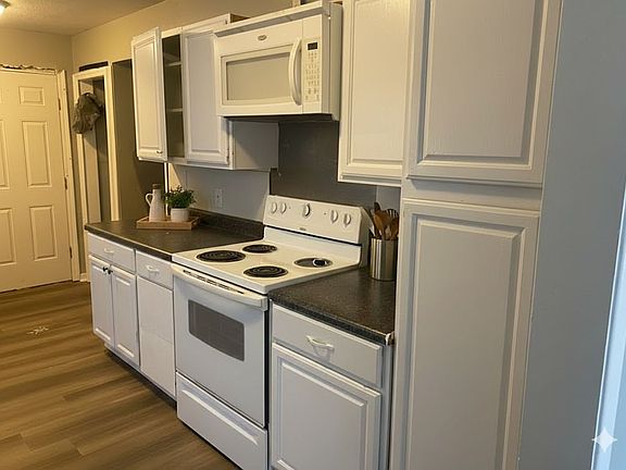 3rd image of 329 Richmond Dr