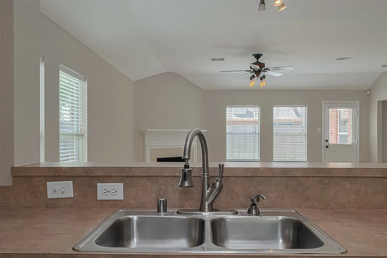 3 bed, 1723 sqft, $1,850 — Photo 2