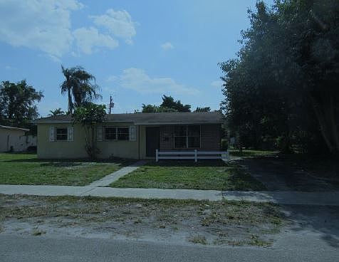 1st image of 1270 NE 208th Ter