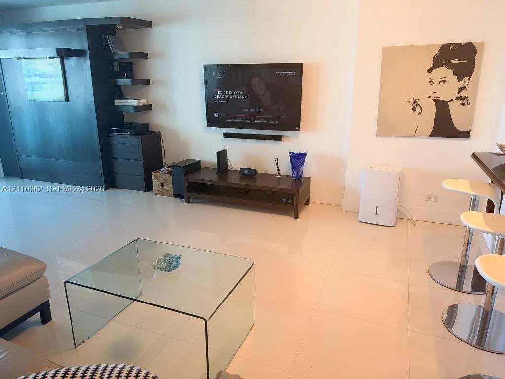 Roney Palace Condo — Photo 3