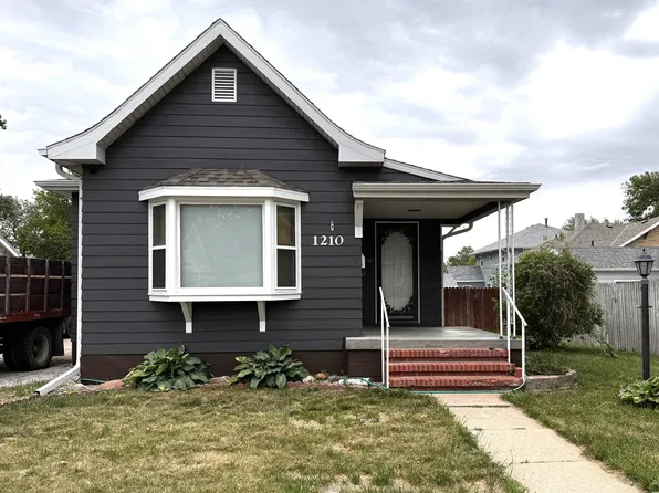 1210 W 7th St, Hastings, NE 68901