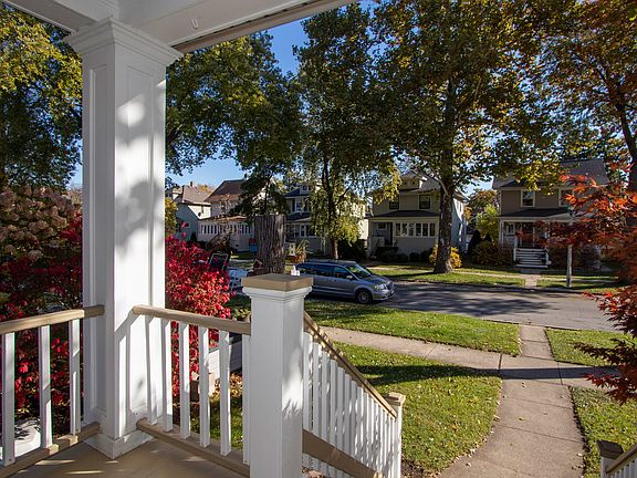 3rd image of 629 Lyman Ave