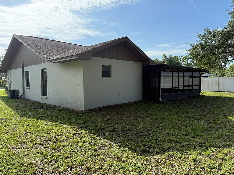 1307 W Redbud St — Photo 2