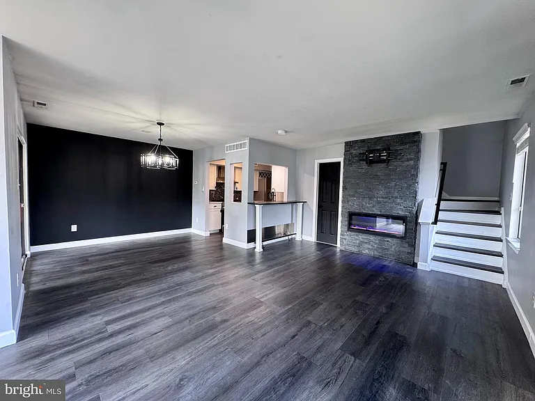 1403 Roberts Way — Photo 5