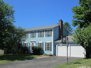 4 Braunston Dr, Fairport, NY 14450