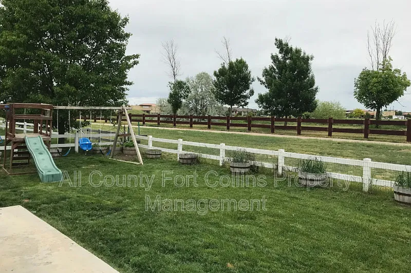 5 bed, 3.0 bath, 2916 sqft, $2,950 — Photo 3