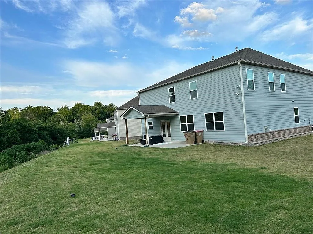 5 bed, 4.0 bath, 3332 sqft, $3,500 — Photo 3