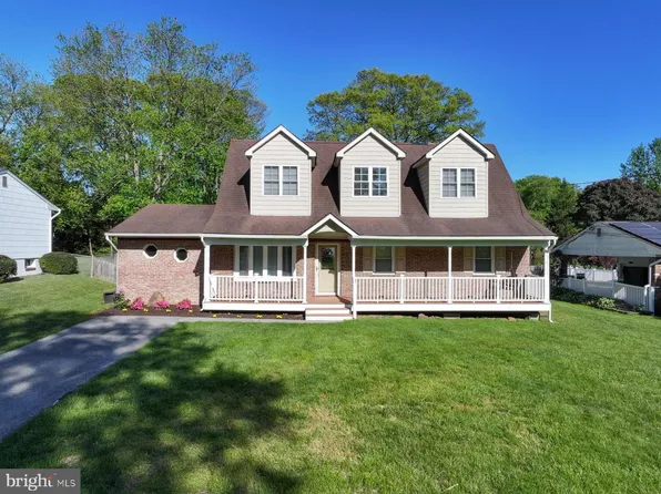 217 Oak Dr, Pasadena, MD 21122