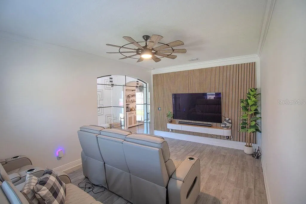 4 bed, 2.0 bath, 2112 sqft, $3,600 — Photo 4