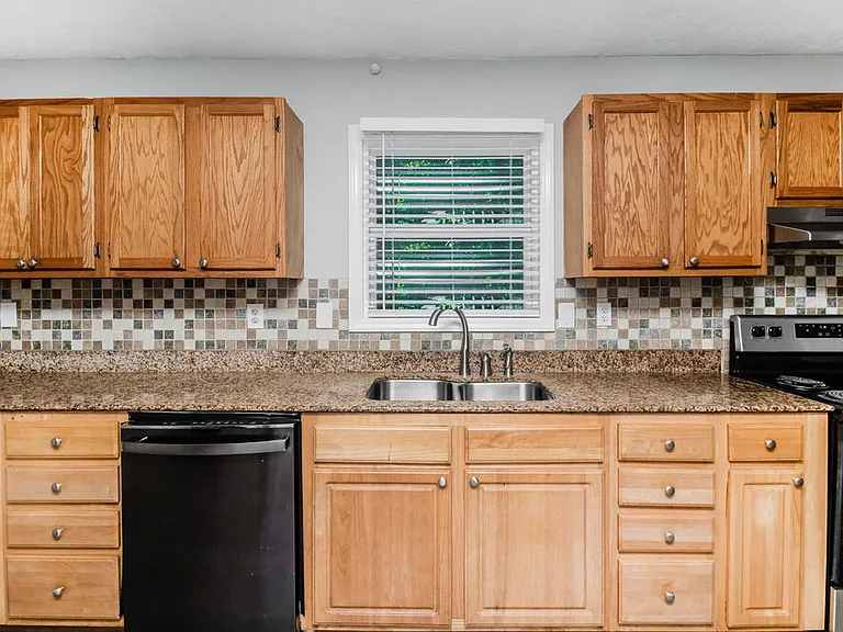3801 Davis Ln — Photo 6