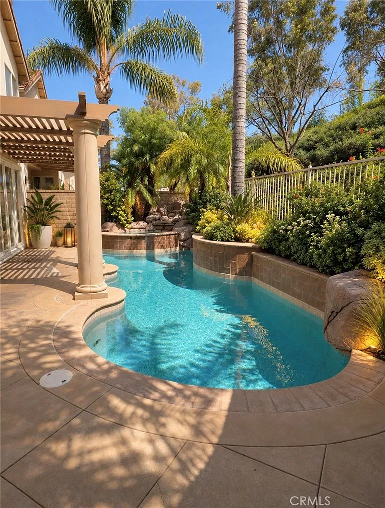 4 bed, 2496 sqft, $6,000 — Photo 4