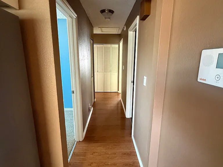 2703 W Texas St — Photo 12