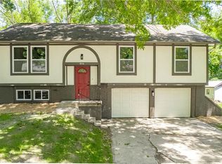 804 NW North Summit Cir, Blue Springs, MO 64015