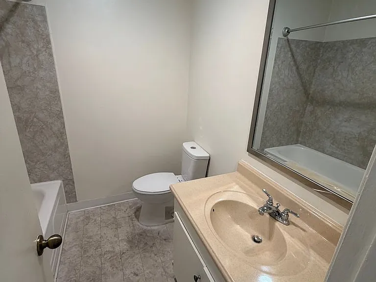 18520 Prairie St. — Photo 7