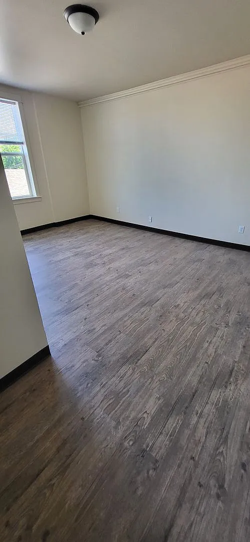 142 N Main St — Photo 2