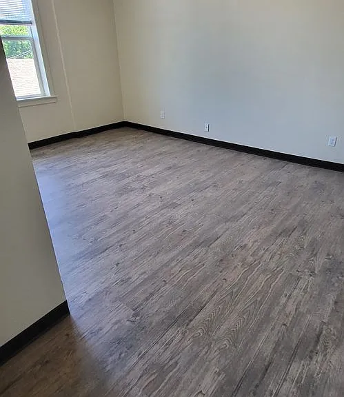 142 N Main St — Photo 8