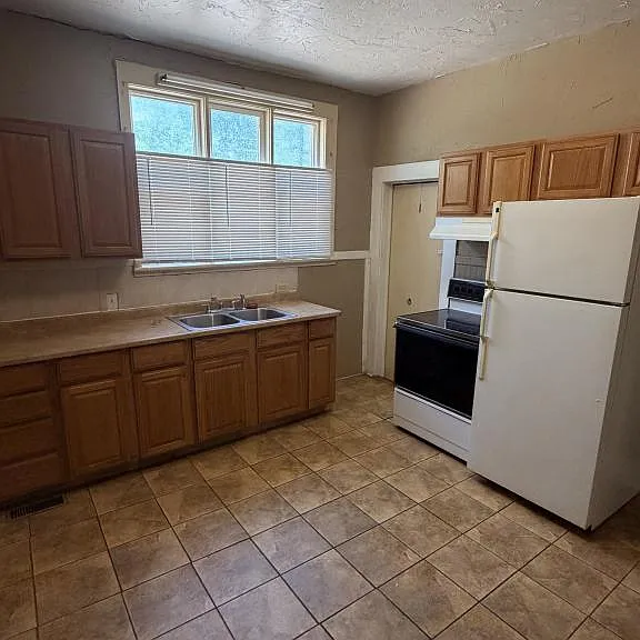 419 Macon Ave — Photo 7