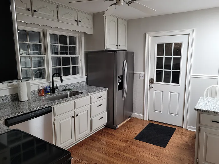 509 Hickory St SE — Photo 2