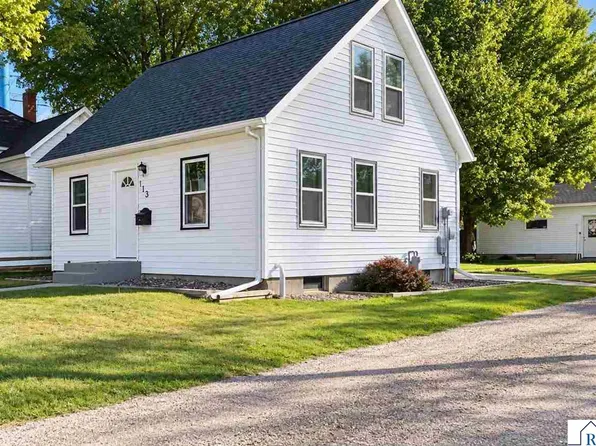 113 3rd Ave NE, Sleepy Eye, MN 56085