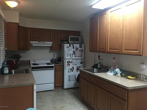 3rd image of 194 Stratford Pl