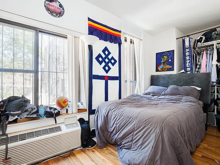 351 E 18th St #1 — Photo 8