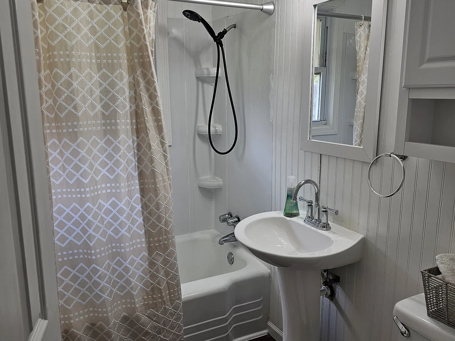 3 bed, 840 sqft, $1,200 — Photo 4