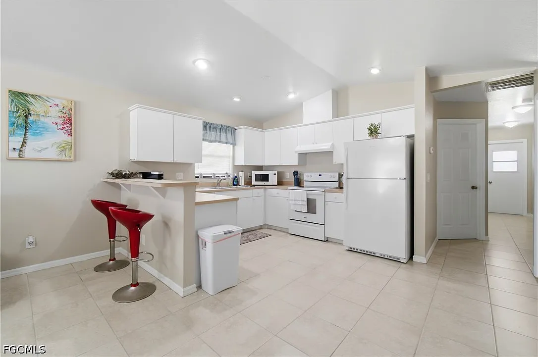 2 bed, 2.0 bath, 1053 sqft, $1,700 — Photo 2