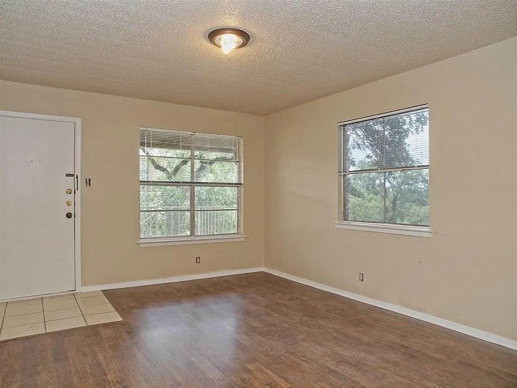 1 bed, 1.0 bath, 700 sqft, $1,000 — Photo 3