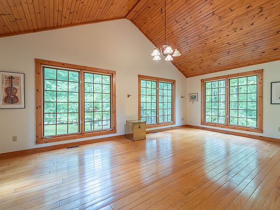 5th image of 576 State Road 135 N