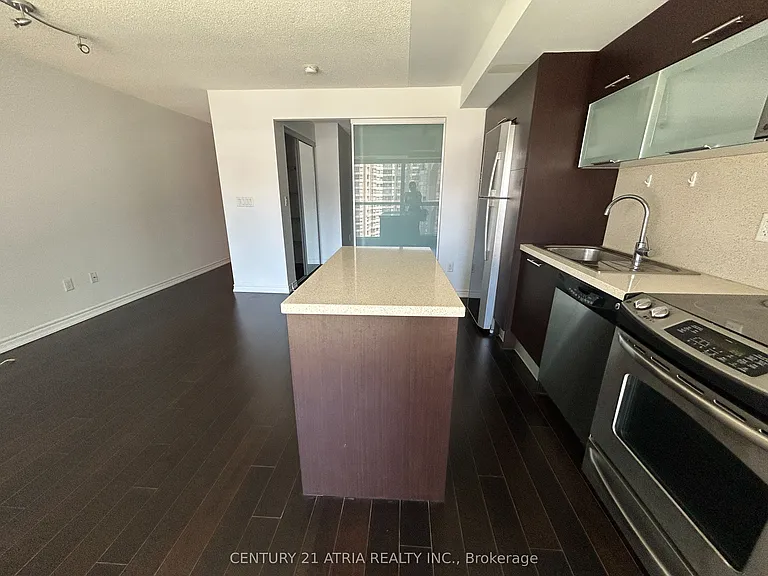 386 Yonge St #1019 — Photo 2