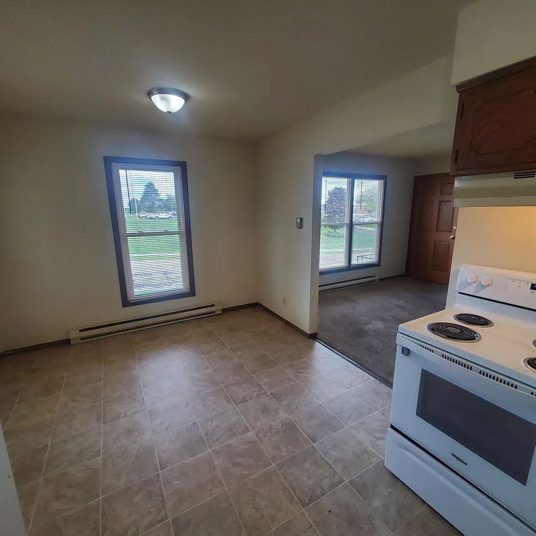 2205 Green Tree Rd — Photo 3