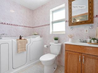 Mainlands Of Tamarac Lake, Tamarac, FL 33319