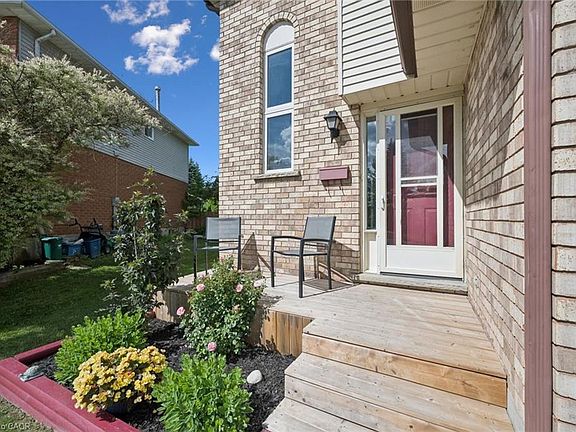 3rd image of 282 Newbury Dr