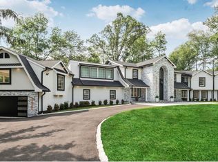 27 Applewood Dr, Upper Saddle River, NJ 07458