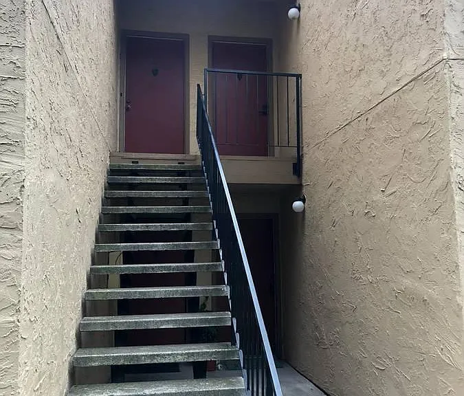 259 N Capitol Ave — Photo 5