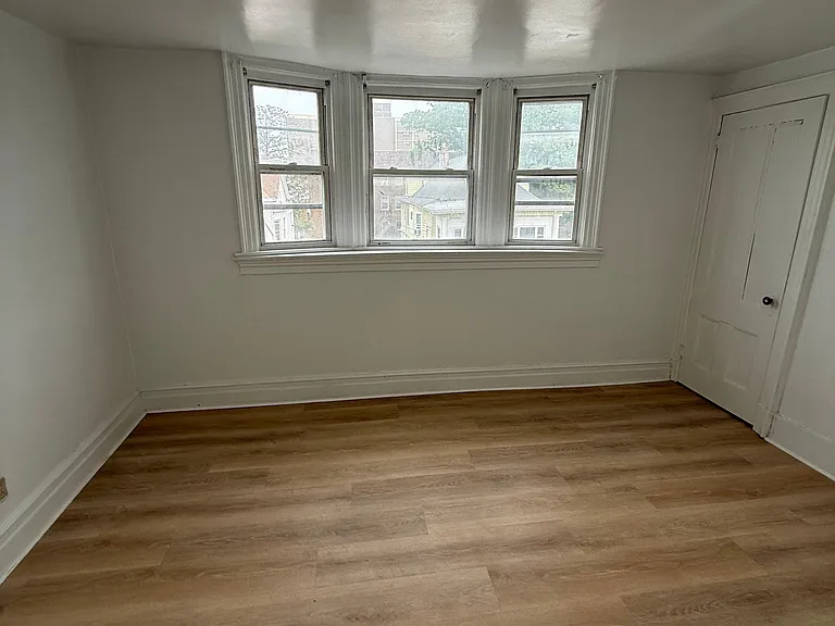 552 E 25th St #5 — Photo 9