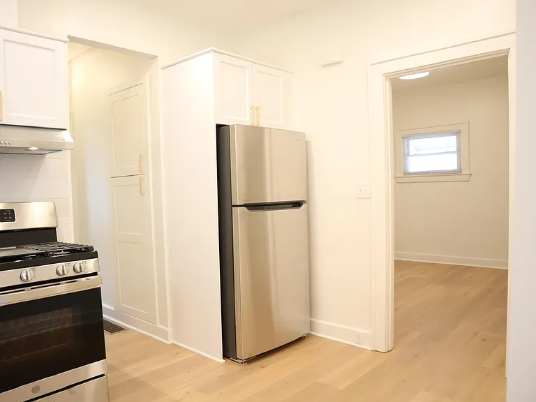 535 Lilly Ave — Photo 8