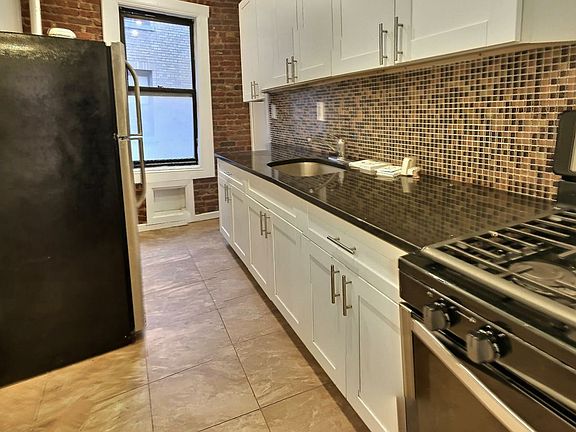 3rd image of 119 Post Ave APT 4I