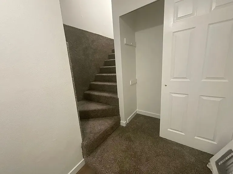 2161 Eastview Pl — Photo 4