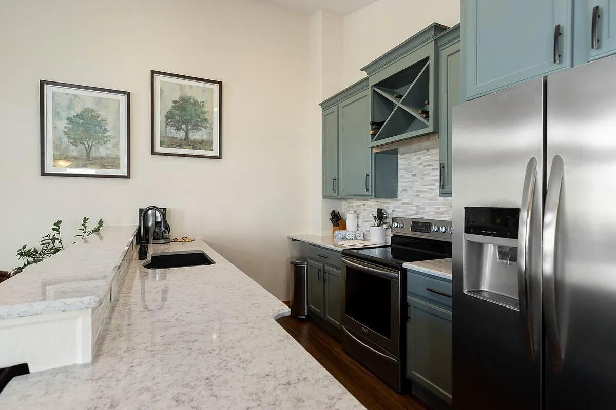 3 bed, 2086 sqft, $4,100 — Photo 4